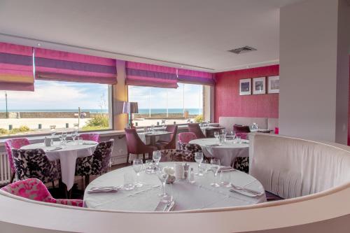 Saint Aubin Logis Hotel & Restaurant - Prime Location in Saint-Aubin-sur-Mer