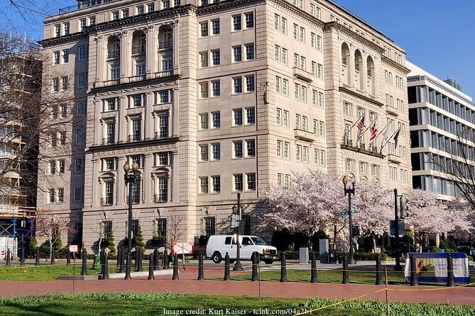Secrets & Scandals: Washington DC Private Half-Day Walking Tour - Must-See Landmarks on the Tour