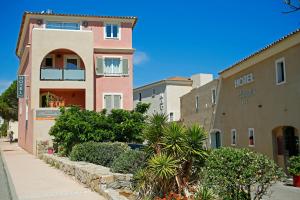 Serenada Hotel - Dining Options and Breakfast