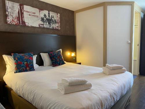 SHELDER Hotel - CHERBOURG EN COTENTIN - Equeurdreville - Accommodation Options