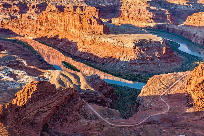 Sunrise Photography in Dead Horse Point and Canyonlands National Park - Exploring Canyonlands National Park