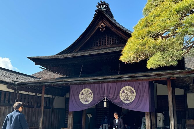 Takayama Jinya & Old Town Private Walking Tour - Sake Tasting: Discovering Local Flavors