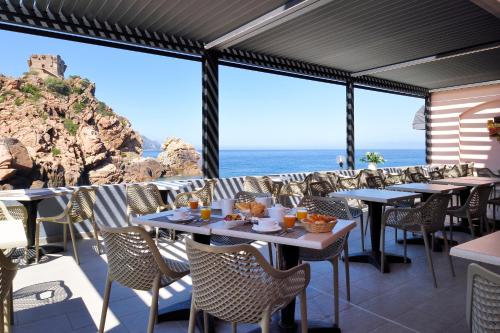 The Blue Waves - Amenities and Services