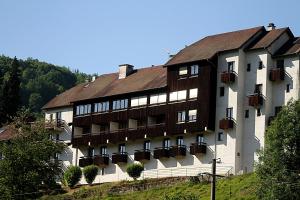 The Cascade - Accommodations and Amenities