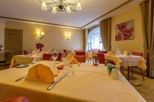 The Crown - Guest Experience and Reviews