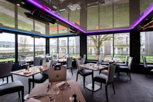 The Edge of the Woods - Exploring Hotel Amenities