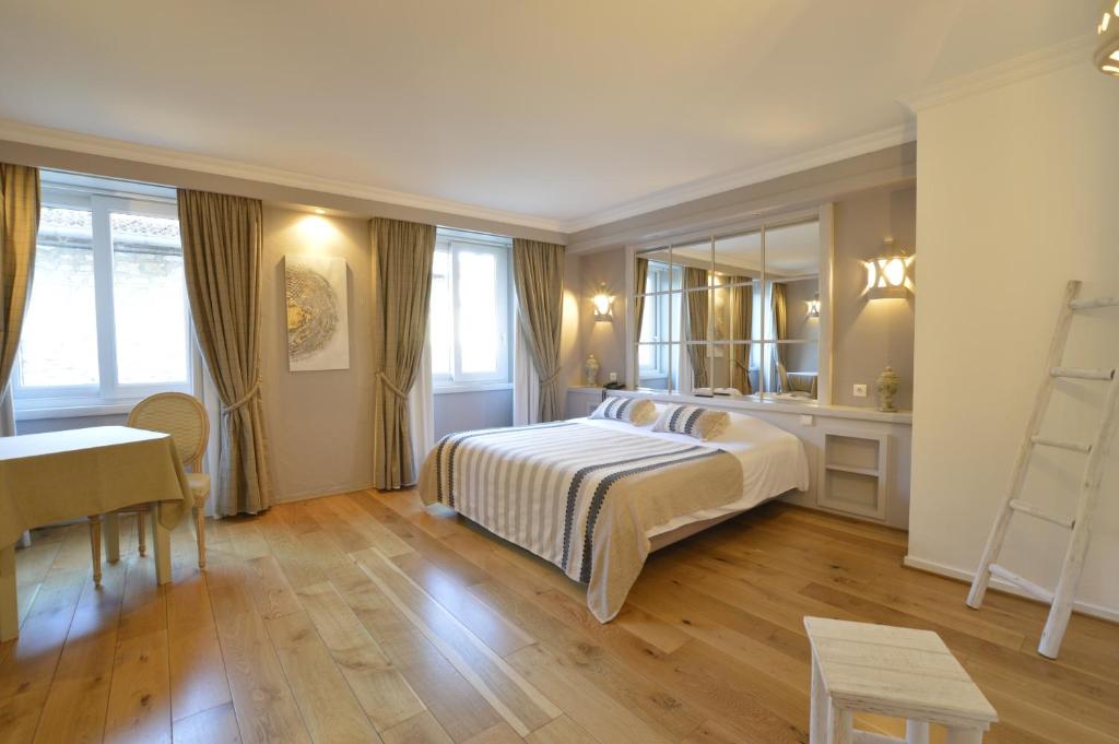THE GOLDEN SUN - Exceptional Amenities Await