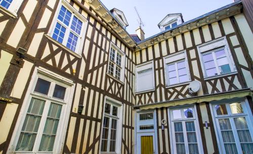 The Magic Flute - Location Highlights and Nearby Attractions