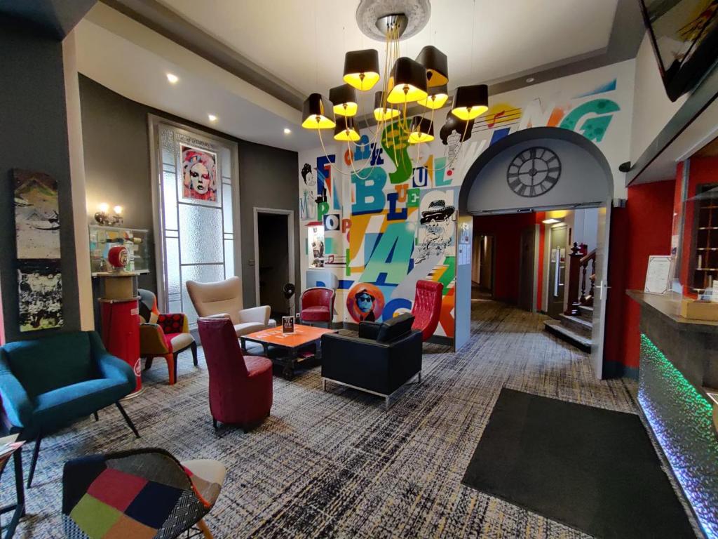 The Originals Boutique, Hotel De L'univers, Montluçon - Amenities and Services