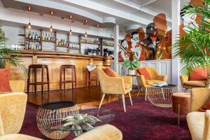 The Originals City, Hotel Bristol, Le Puy-en-Velay - Room Features and Amenities