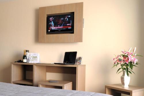 The Originals City, Hotel De France, Bessines-Sur-Gartempe - Location and Accessibility