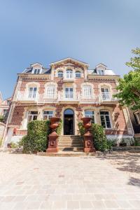The Villa 10 HOTEL SPA - Location and Nearby Attractions