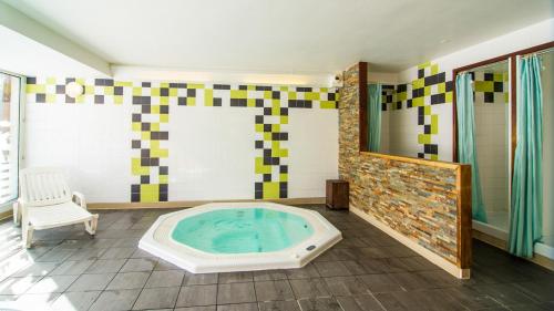 Vacancéole - AppartVacances Pyrénées 2000 - Amenities and Services