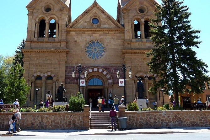Welcome to Santa Fe: Private 2.5 Hr Introductory Walking Tour - The Rich History Behind Adobe Buildings