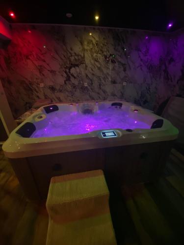 Why Not Jacuzzi - Amenities and Features