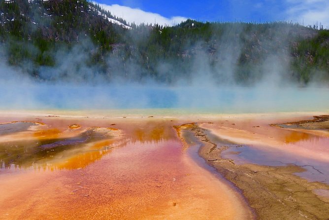 2-Day Yellowstone National Park Upper and Lower Loop Exploration - Lodging and Amenities