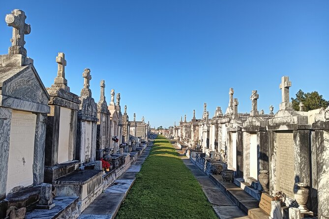 6 Cemeteries of New Orleans: Famous Graves & Fascinating History - Famous Graves to Visit