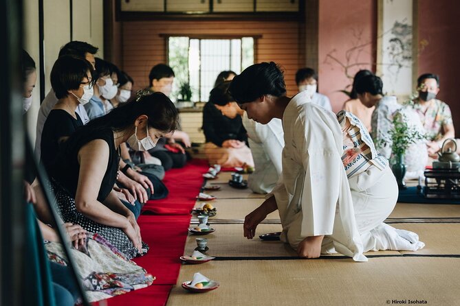 A Traditional Tatami Room Dance by Sumiyoshi Shachu Kagoshima - Preparing for the Dance Session