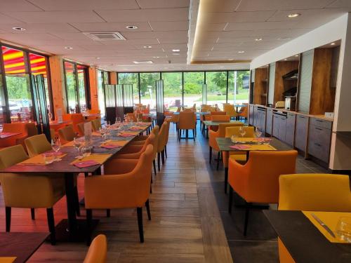 Akena Molinges - The Brocatelle - Amenities and Services