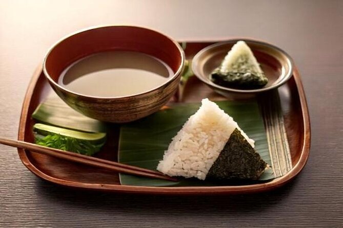 Asakusa Morning Teishoku Onigiri and Miso Soup Workshop - Preparing Onigiri