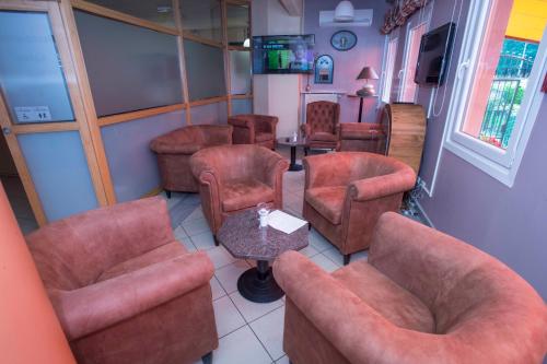 Aster Hotel Aux Arcades Restaurant - Amenities and Services Offered