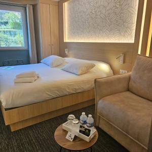 Aster Hotel Aux Arcades Restaurant - Amenities and Services Offered