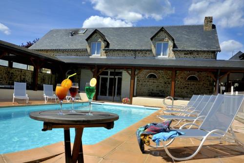 At the Relay of the Gué De Selle - Dining Options