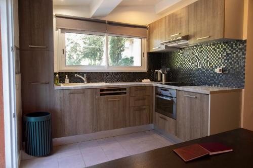 Athena MOTEL - Guest Reviews and Experiences