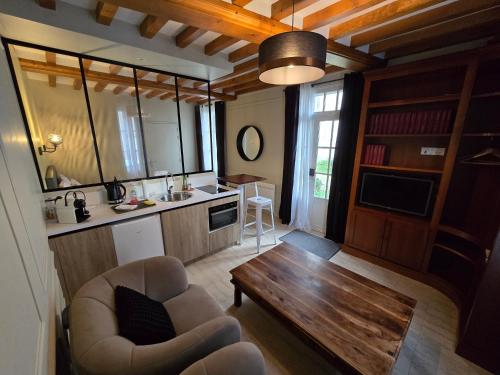 Au Loup Historic Apartments - Accommodation Features