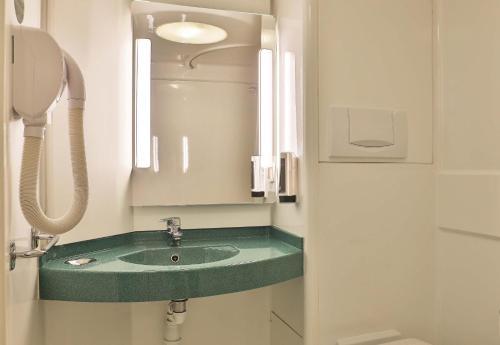 B&B HOTEL Les Sables-d'Olonne Center Train Station - Accommodation Options