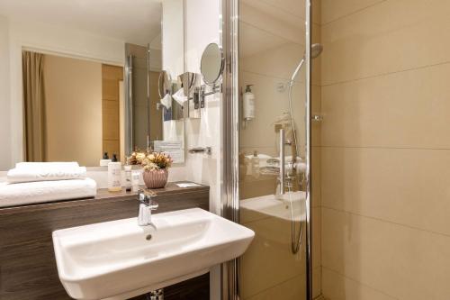 Best Western Royal Hotel Caen - Amenities and Services