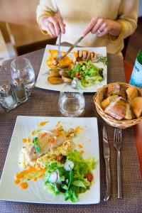 Brit Hotel Blois - Le Préma - Room Features