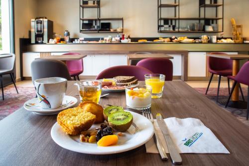 Brit Hotel Caen Nord - Memorial - Room Features