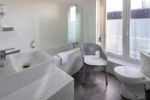 Brueghel - Amenities and Services