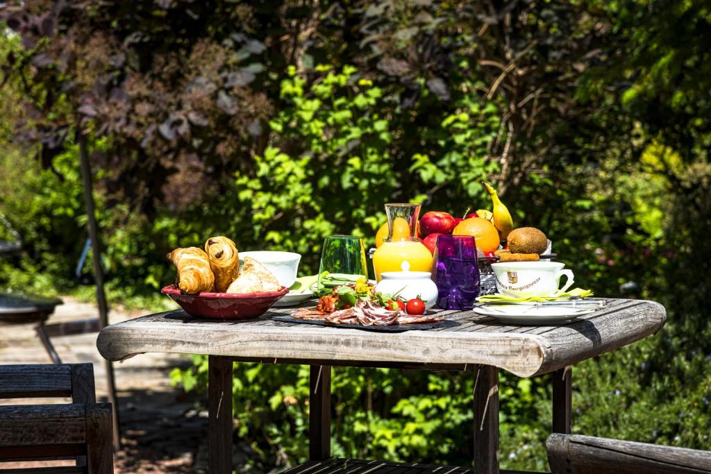 Burgundian Inn - Dining Experience and Cuisine