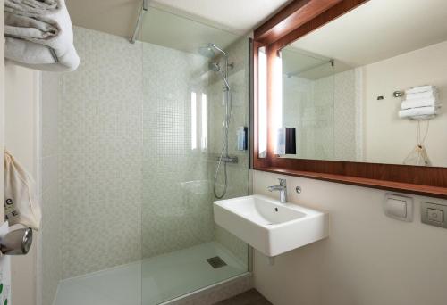 Campanile Beaune - Amenities and Services