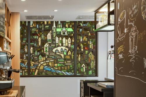 Campanile Chartres Centre - Train Station - Cathedral - Excellent Amenities and Services for All Guests