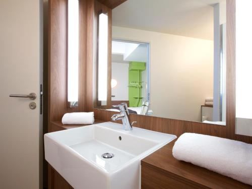 Campanile Gueret - Room Features