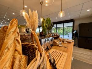Campanile Limoges Nord - Amenities and Services