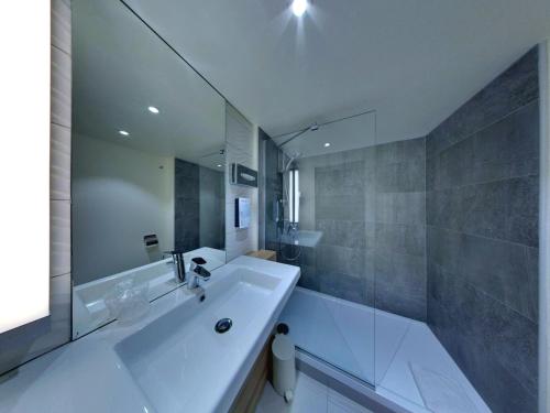 Campanile Orléans Centre Gare - Amenities and Services