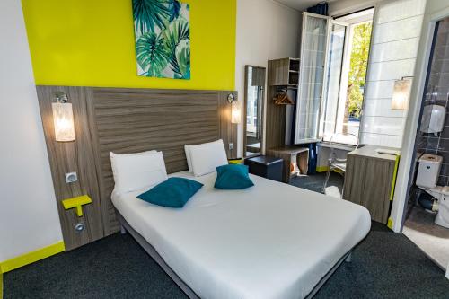 Champagne Hotel - Guest Experience