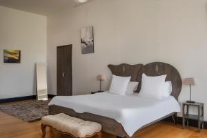 Chateau De Briançon - Amenities and Services