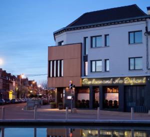 CitHotel B Hotel - Amenities and Services