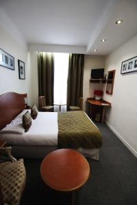 Crystal Hotel Reims Center - Accommodation Options and Features