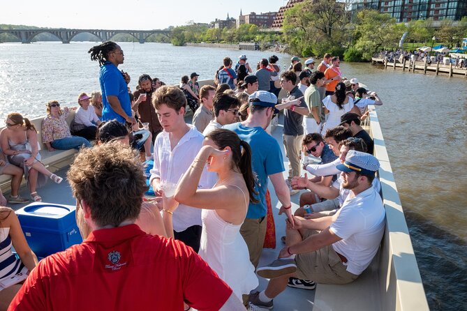 Day, Sunset, or Night Party Yacht Cruise Along Potomac River - Onboard Amenities: What to Expect