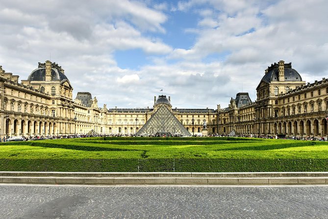Discover the Secrets of the Louvre - The Enigmatic Mona Lisa