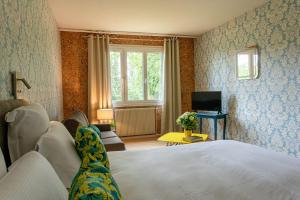 Gastronomic Hotel Restaurant La Huchette - Accommodation Options and Features