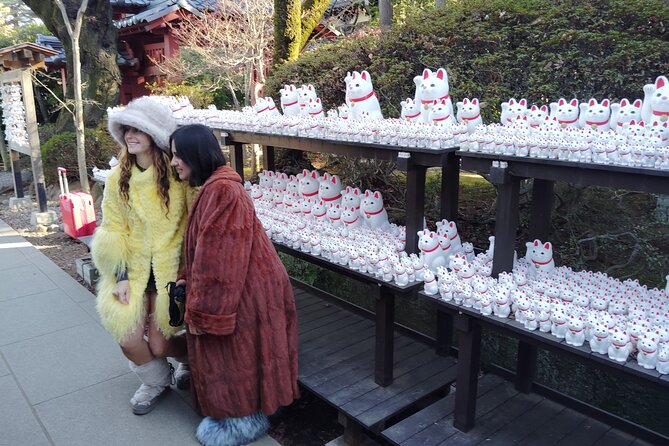 Gotokuji Temple Walking Tour With Numerous Cat Statues - Architectural Highlights of the Temple