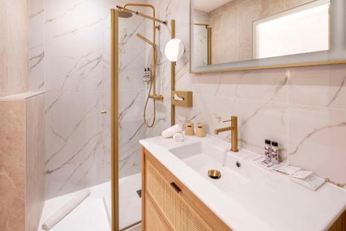 Grand Hotel Des Lecques; BW Signature Collection - Amenities & Services