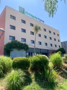 Holiday Inn Express - Marseille Airport by IHG - Room Features and Options